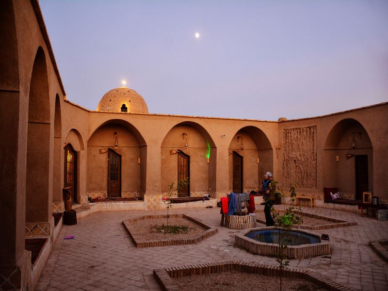 هتل اقامتگاه نخل و نرگس